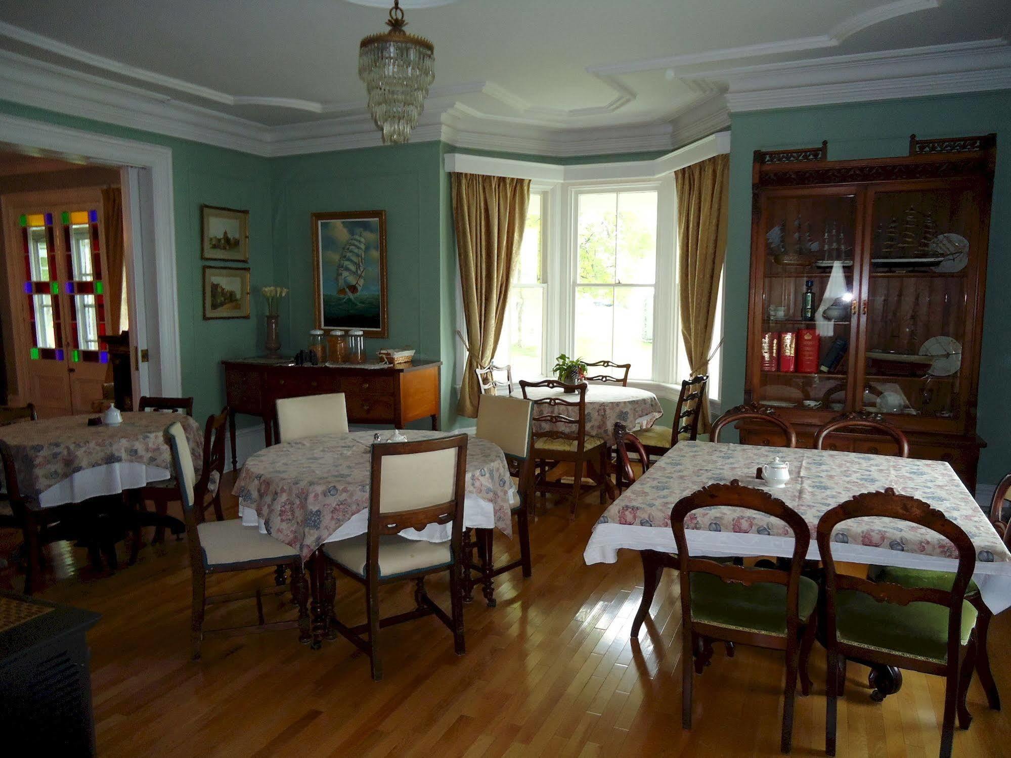 Governor'S Mansion Inn Miramichi Exterior foto